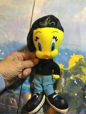 Vintage tweety bird hip hop plush -NWT